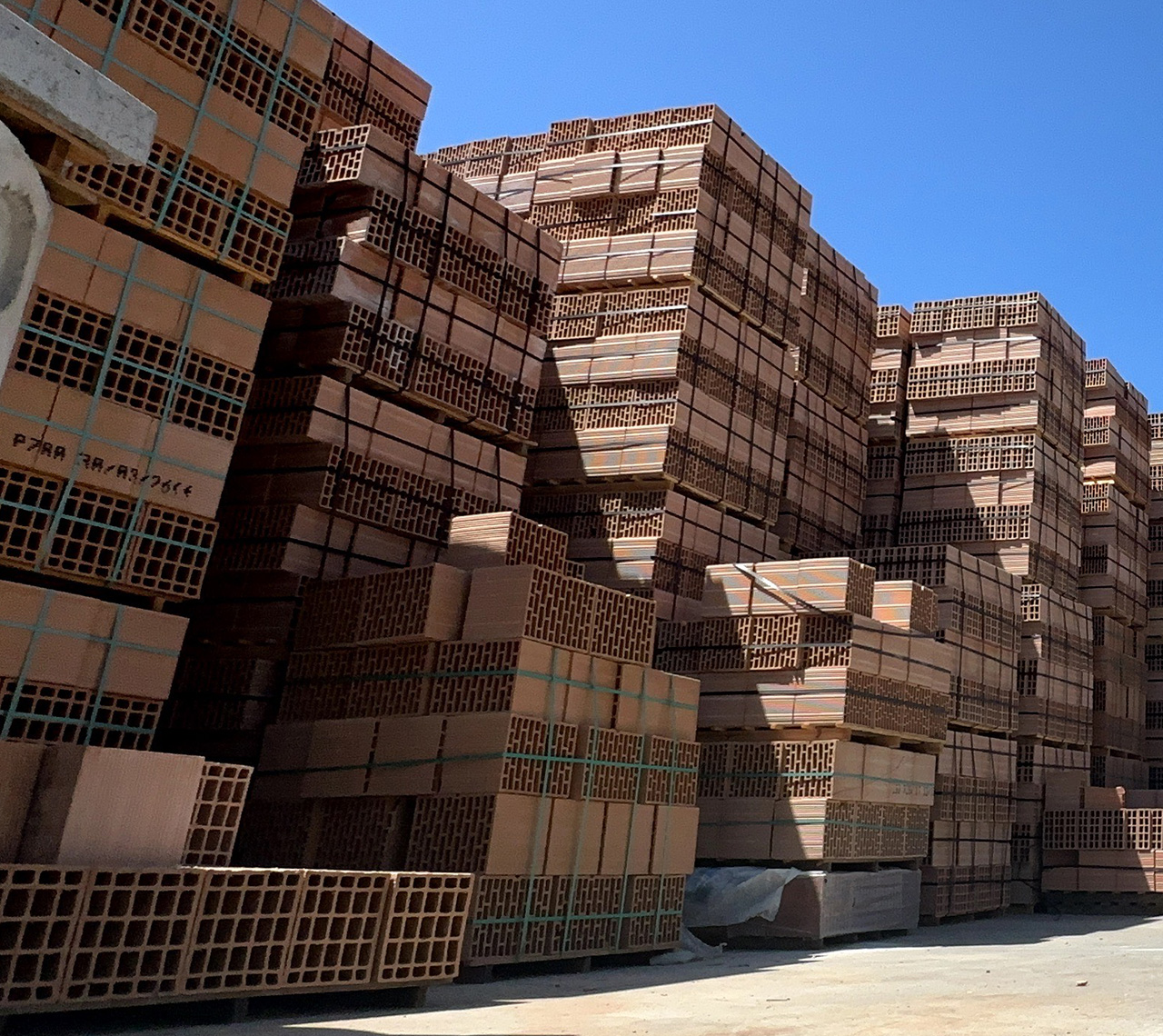 Prodotti per l'edilizia e servizi di trasporto GISA GLOBAL SERVICE a San Marcellino e in tutto il territorio nazionale